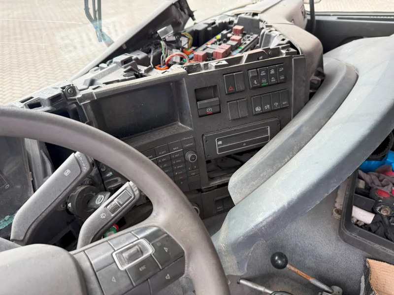 Камион со кабинска шасија Volvo FMX 450 / ENGINE RUNNING / 8X4 / VEB / ONLY:260642 KM / PTO / LIFT+LENKACHSE / ALCOA / AUTOMATIC / EURO-6 / 2014: слика 15 Камион со кабинска шасија Volvo FMX 450 / ENGINE RUNNING / 8X4 / VEB / ONLY:260642 KM / PTO / LIFT+LENKACHSE / ALCOA / AUTOMATIC / EURO-6 / 2014: слика 15