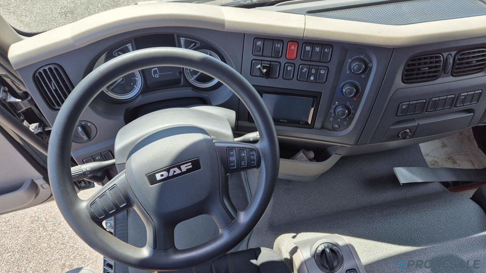 DAF LF 290 FA Sleeper Cab EURO 6 - valník s plachtou - Камион со церада: слика 5 DAF LF 290 FA Sleeper Cab EURO 6 - valník s plachtou - Камион со церада: слика 5
