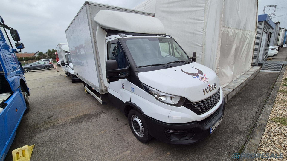 IVECO DAILY 35S16 skříň - 8 palet - Комбе фургон: слика 1 IVECO DAILY 35S16 skříň - 8 palet - Комбе фургон: слика 1