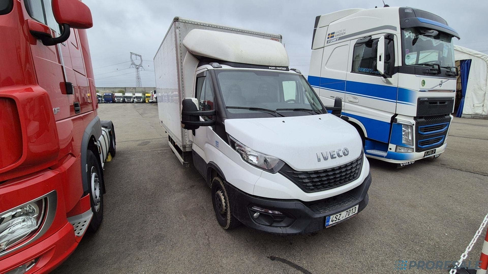 IVECO DAILY 35S16 skříň - 8 palet - Комбе фургон: слика 1 IVECO DAILY 35S16 skříň - 8 palet - Комбе фургон: слика 1