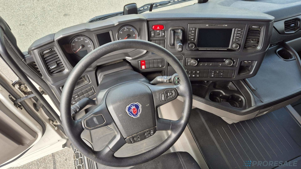 SCANIA R450 N323 TOP LINE EURO 6 - plná ADR - Камион влекач: слика 4 SCANIA R450 N323 TOP LINE EURO 6 - plná ADR - Камион влекач: слика 4