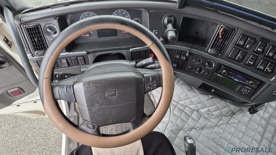 VOLVO FH 13.440 42T EURO 5 - Камион влекач: слика 4 VOLVO FH 13.440 42T EURO 5 - Камион влекач: слика 4