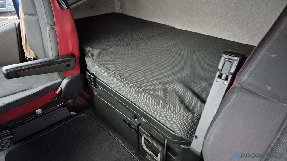 VOLVO FH 500 4X2 LOW DECK EURO 6 - Камион влекач: слика 5 VOLVO FH 500 4X2 LOW DECK EURO 6 - Камион влекач: слика 5