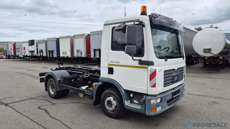 MAN TGL 12.180 4x2 BB EURO 3 - Hákový nosič kontejnerů - Камион со кука за подигање: слика 1 MAN TGL 12.180 4x2 BB EURO 3 - Hákový nosič kontejnerů - Камион со кука за подигање: слика 1