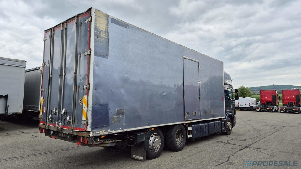 SCANIA R124 LB 6X2 EURO 3 - skříňový + hydraulické čelo - Камион сандучар: слика 3 SCANIA R124 LB 6X2 EURO 3 - skříňový + hydraulické čelo - Камион сандучар: слика 3