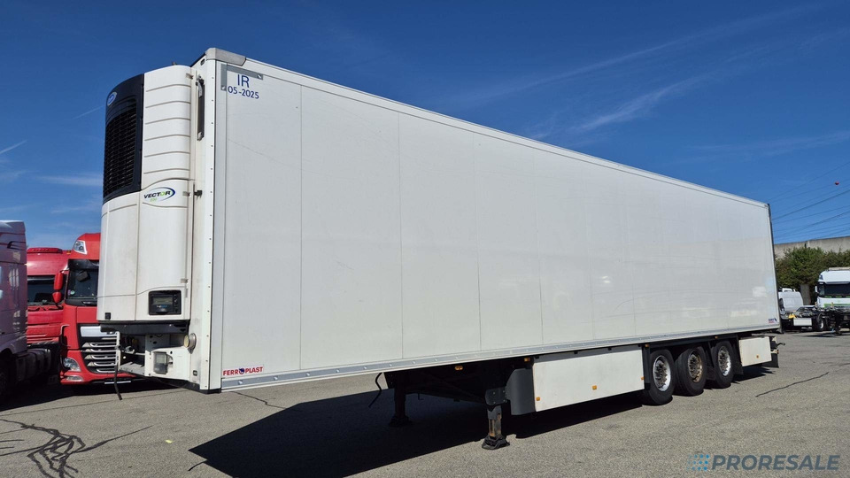SCHMITZ CARGOBULL SKO 24/L - 13.4 FP60 COOL - mrazírenský návěs + diesel-ekektrický agregát CARRIER VECTOR 1550 - Полуприколка ладилник: слика 2 SCHMITZ CARGOBULL SKO 24/L - 13.4 FP60 COOL - mrazírenský návěs + diesel-ekektrický agregát CARRIER VECTOR 1550 - Полуприколка ладилник: слика 2