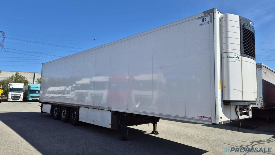 SCHMITZ CARGOBULL SKO 24/L - 13.4 FP60 COOL - mrazírenský návěs + diesel-ekektrický agregát CARRIER VECTOR 1550 - Полуприколка ладилник: слика 1 SCHMITZ CARGOBULL SKO 24/L - 13.4 FP60 COOL - mrazírenský návěs + diesel-ekektrický agregát CARRIER VECTOR 1550 - Полуприколка ладилник: слика 1