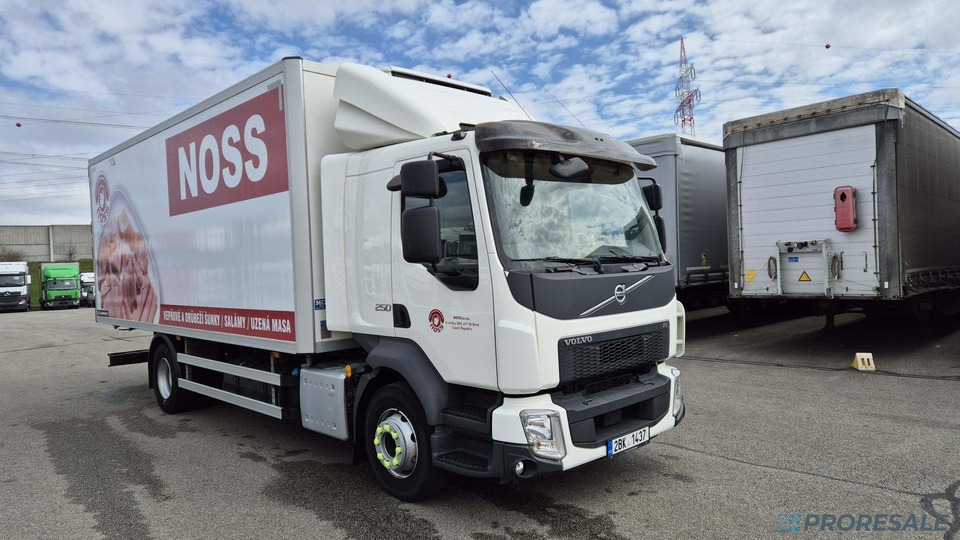 VOLVO FL 250 BB EURO 6 - mrazírna + CARRIER XARIOS 600 EL MAXI - Камион ладилник: слика 1 VOLVO FL 250 BB EURO 6 - mrazírna + CARRIER XARIOS 600 EL MAXI - Камион ладилник: слика 1