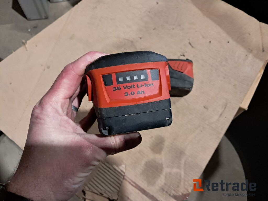 2 stk Hilti Batterier 36 volt - Градежна опрема: слика 5 2 stk Hilti Batterier 36 volt - Градежна опрема: слика 5