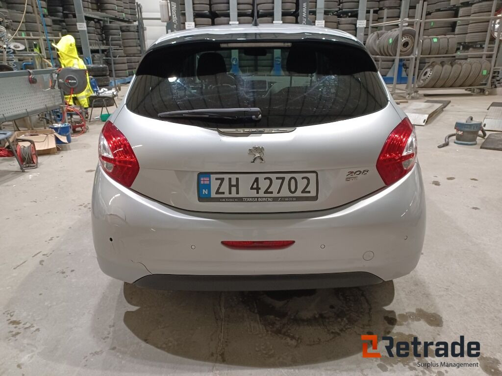 Bil Peugeot 208 Automat - Автомобил: слика 5 Bil Peugeot 208 Automat - Автомобил: слика 5