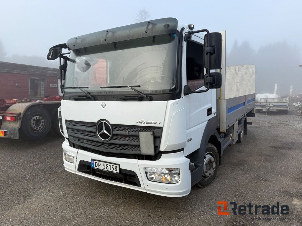 Lastebil Mercedes-Benz Atego EURO 6 Lav kilometer stand med baklem leveres ferdig EU - Камион со платформа: слика 1 Lastebil Mercedes-Benz Atego EURO 6 Lav kilometer stand med baklem leveres ferdig EU - Камион со платформа: слика 1