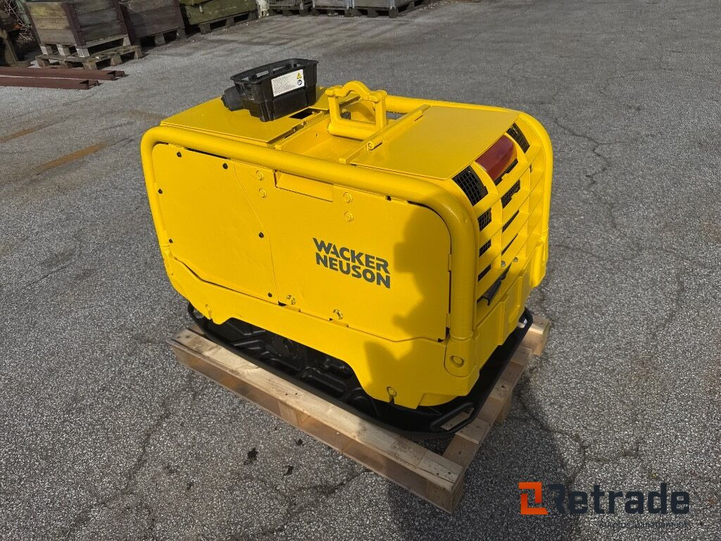 Pladevibrator Wacker Neuson Dpu80 R Remote - Градежна опрема: слика 2 Pladevibrator Wacker Neuson Dpu80 R Remote - Градежна опрема: слика 2