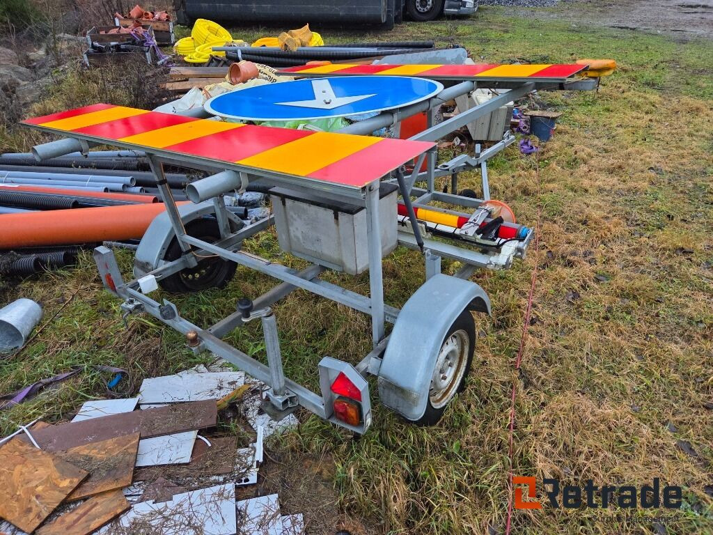 Vägskyddsutrustning Avstängningsvagn Med Varningsljus - Градежна опрема: слика 2 Vägskyddsutrustning Avstängningsvagn Med Varningsljus - Градежна опрема: слика 2