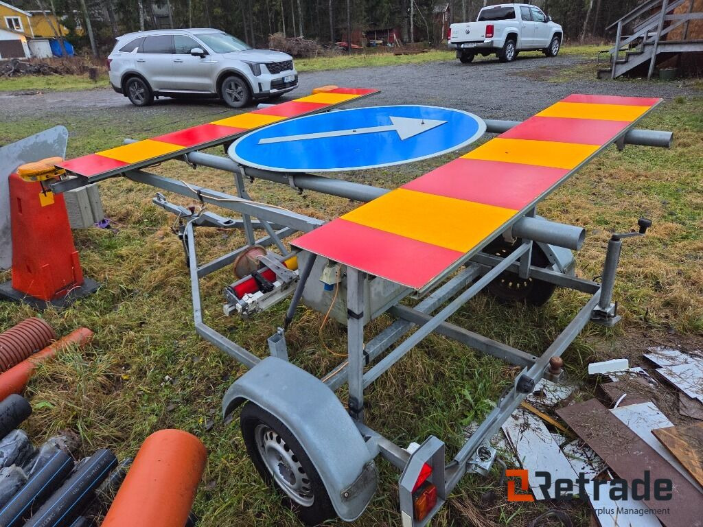 Vägskyddsutrustning Avstängningsvagn Med Varningsljus - Градежна опрема: слика 3 Vägskyddsutrustning Avstängningsvagn Med Varningsljus - Градежна опрема: слика 3