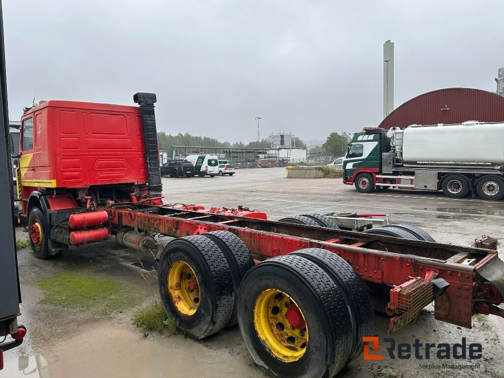 Veteranlastbil SCANIA R142H 6x2 chassi - Камион со кабинска шасија: слика 5 Veteranlastbil SCANIA R142H 6x2 chassi - Камион со кабинска шасија: слика 5