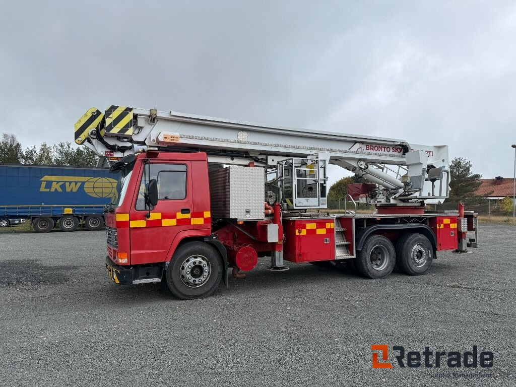 Volvo FL10 6*2 med Bronto 28-2TI skylift - Мобилен кран: слика 1 Volvo FL10 6*2 med Bronto 28-2TI skylift - Мобилен кран: слика 1