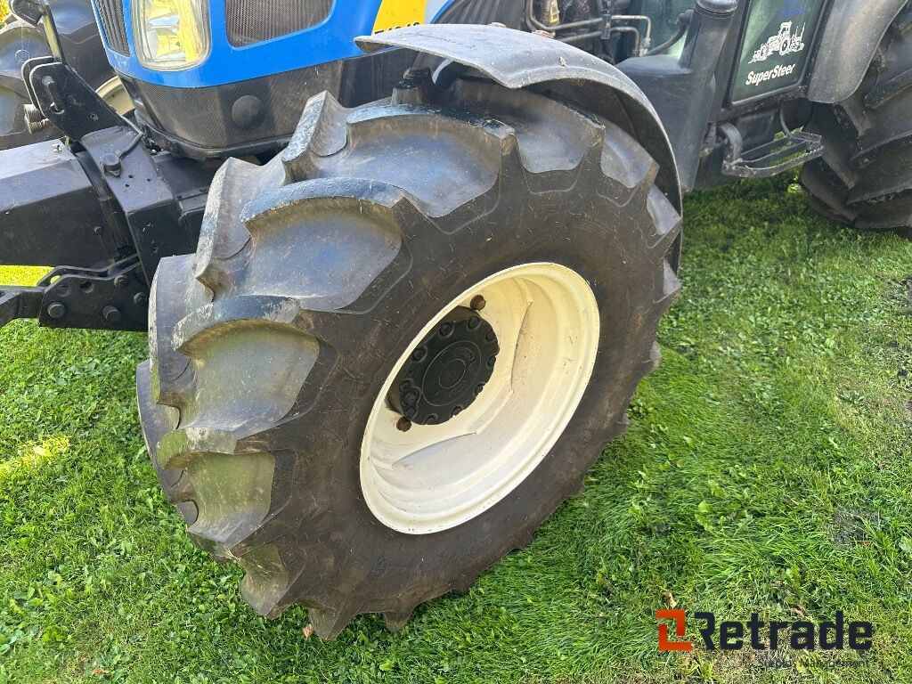 New Holland T4040 super steer traktor - Земјоделска машина: слика 2 New Holland T4040 super steer traktor - Земјоделска машина: слика 2