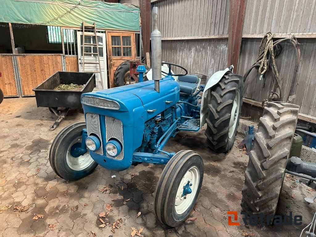 Super Dexta traktor - Земјоделска машина: слика 1 Super Dexta traktor - Земјоделска машина: слика 1