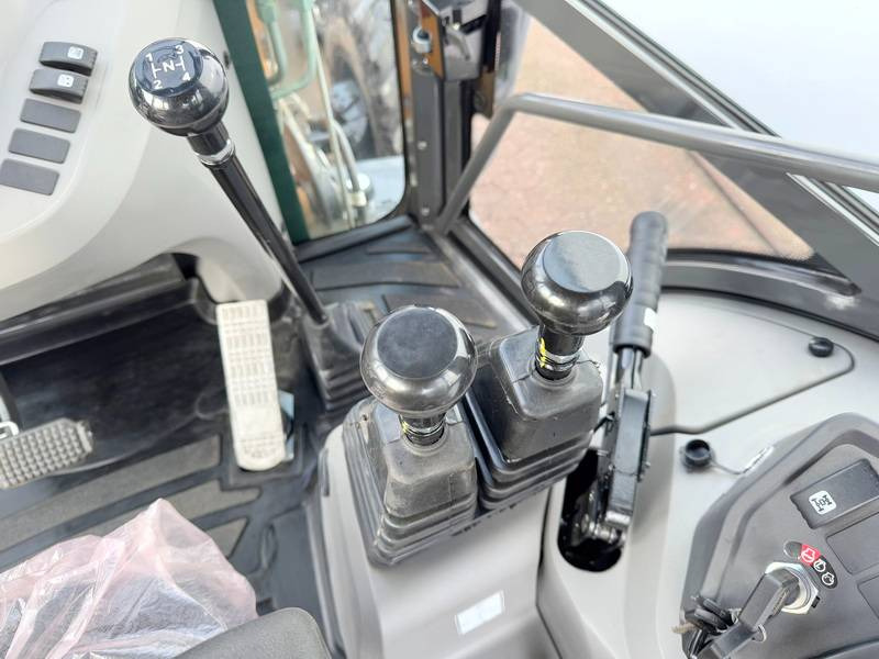 Нов Ровокопач Case 570SV 4WD - 4/1 Bucket / Telescopic Boom / AC: слика 7