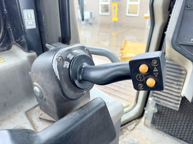 Булдожер Cat D6T LGP - Dutch Machine / Camerea / CE + EPA / AC: слика 8 Булдожер Cat D6T LGP - Dutch Machine / Camerea / CE + EPA / AC: слика 8