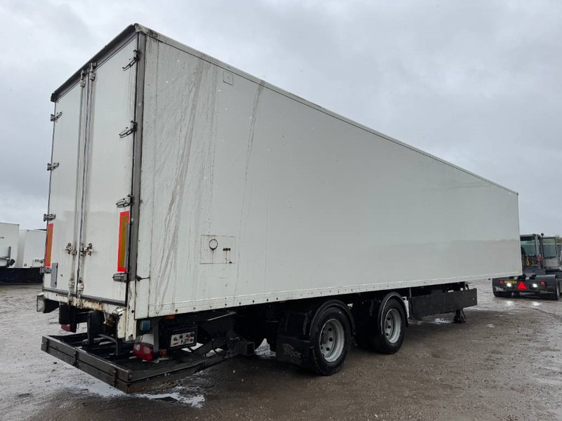 Fruehauf ONCRK 32-220 A - Taillift / Forced Steering - Полуприколка сандучар: слика 4 Fruehauf ONCRK 32-220 A - Taillift / Forced Steering - Полуприколка сандучар: слика 4