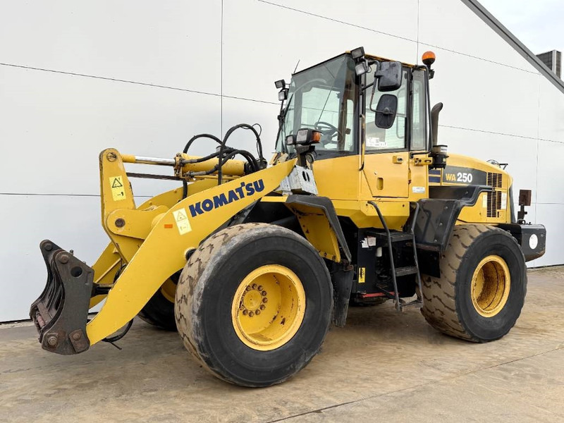Komatsu WA250-5 - Dutch Machine / 3rd Function / Auto Lube - Натоварувач на тркала: слика 2 Komatsu WA250-5 - Dutch Machine / 3rd Function / Auto Lube - Натоварувач на тркала: слика 2
