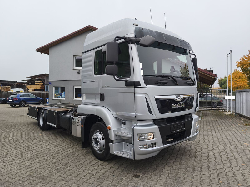 MAN TGM 12.290 BDF Euro 6 4x2 AHK (36) - Камион со кабинска шасија: слика 2 MAN TGM 12.290 BDF Euro 6 4x2 AHK (36) - Камион со кабинска шасија: слика 2
