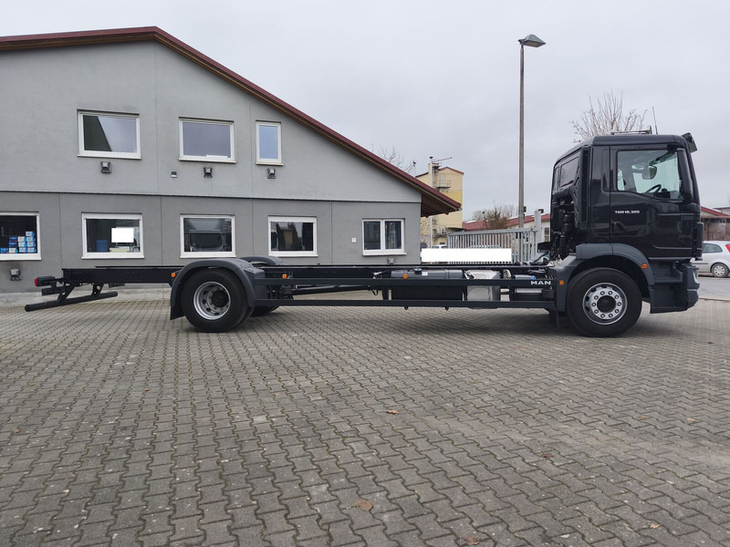 MAN TGM 18.320 4x2BL CH Fahrgestell Euro 6 Rechtslenker - Камион со кабинска шасија: слика 4 MAN TGM 18.320 4x2BL CH Fahrgestell Euro 6 Rechtslenker - Камион со кабинска шасија: слика 4