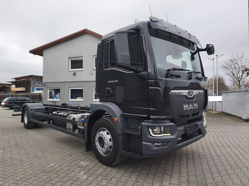 MAN TGM 18.320 4x2BL CH Fahrgestell Euro 6 Rechtslenker - Камион со кабинска шасија: слика 2 MAN TGM 18.320 4x2BL CH Fahrgestell Euro 6 Rechtslenker - Камион со кабинска шасија: слика 2