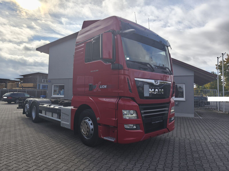 MAN TGX 26.500 BDF 6x2 Euro 6 Retarder Standard Lift+Lenk Euro 6 (29 - Камион со кабинска шасија: слика 2 MAN TGX 26.500 BDF 6x2 Euro 6 Retarder Standard Lift+Lenk Euro 6 (29 - Камион со кабинска шасија: слика 2