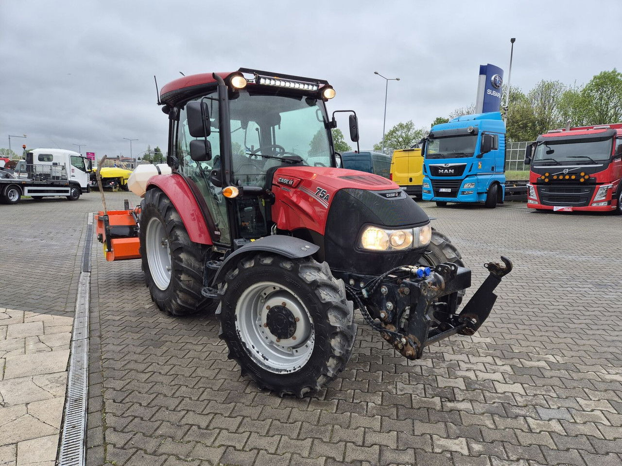 Case IH Farmall 75 / 2022 / Only 1853 MTH / Sweeper + Plow Extra / 1 OWN - Трактор: слика 1 Case IH Farmall 75 / 2022 / Only 1853 MTH / Sweeper + Plow Extra / 1 OWN - Трактор: слика 1