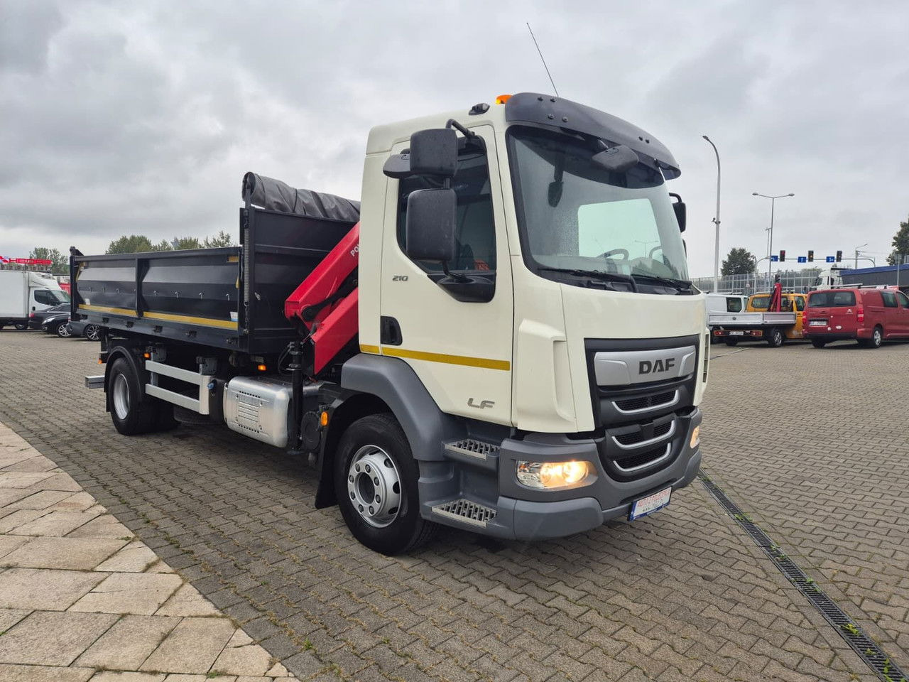 DAF LF 210 HDS HMF / Kipper / Like NEW - Кипер, Камион со кран: слика 4 DAF LF 210 HDS HMF / Kipper / Like NEW - Кипер, Камион со кран: слика 4