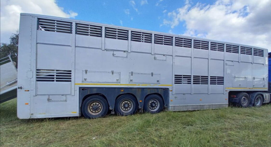 Gray and Adams Gadd3 / Works Great / Hydraulic / 2 Levels - Полуприколка за добиток: слика 1 Gray and Adams Gadd3 / Works Great / Hydraulic / 2 Levels - Полуприколка за добиток: слика 1