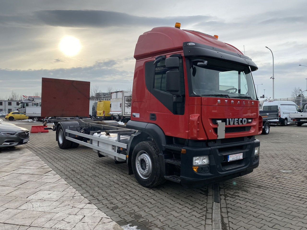 IVECO Stralis 360 AT 190 / Euro 5 / NEW Service / Long Frame - Камион со кабинска шасија: слика 2 IVECO Stralis 360 AT 190 / Euro 5 / NEW Service / Long Frame - Камион со кабинска шасија: слика 2