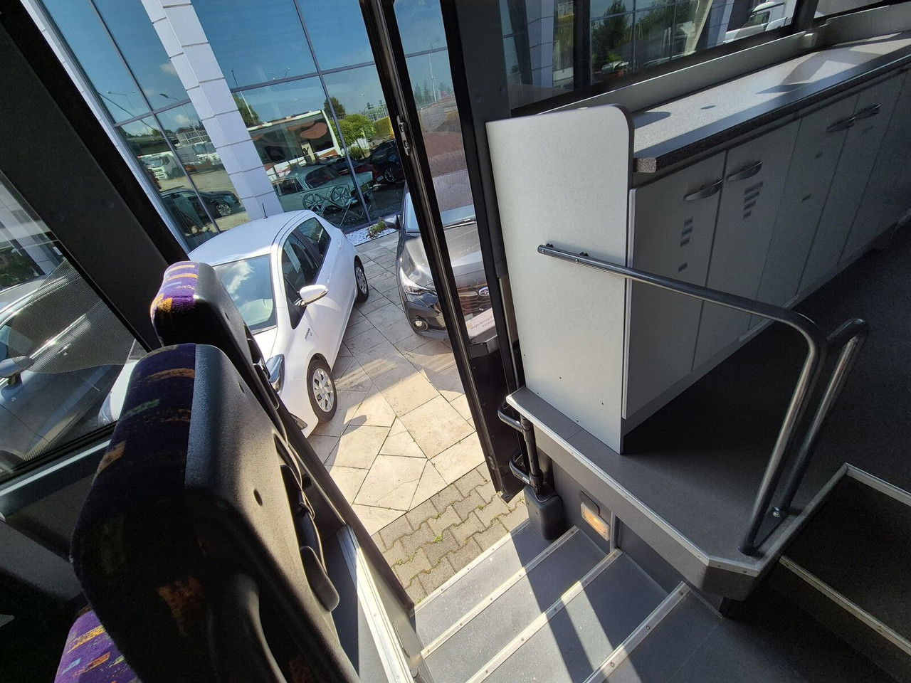 Приградски автобус Irisbus 330 KM / Automat / 24 + 1 Seats / Like Camper / SO LAR Panels: слика 25