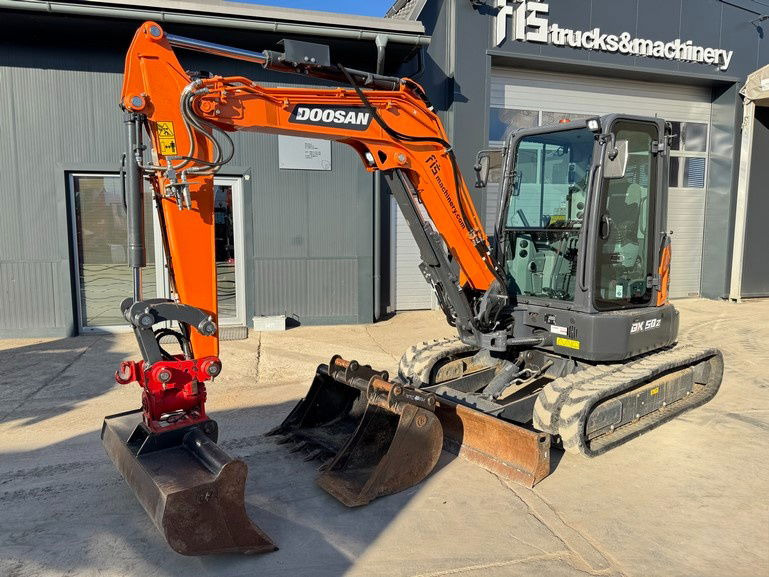Doosan DX50Z-7 - Powertilt - 2022 Year - 330 Working Hours - Мини багер: слика 1 Doosan DX50Z-7 - Powertilt - 2022 Year - 330 Working Hours - Мини багер: слика 1