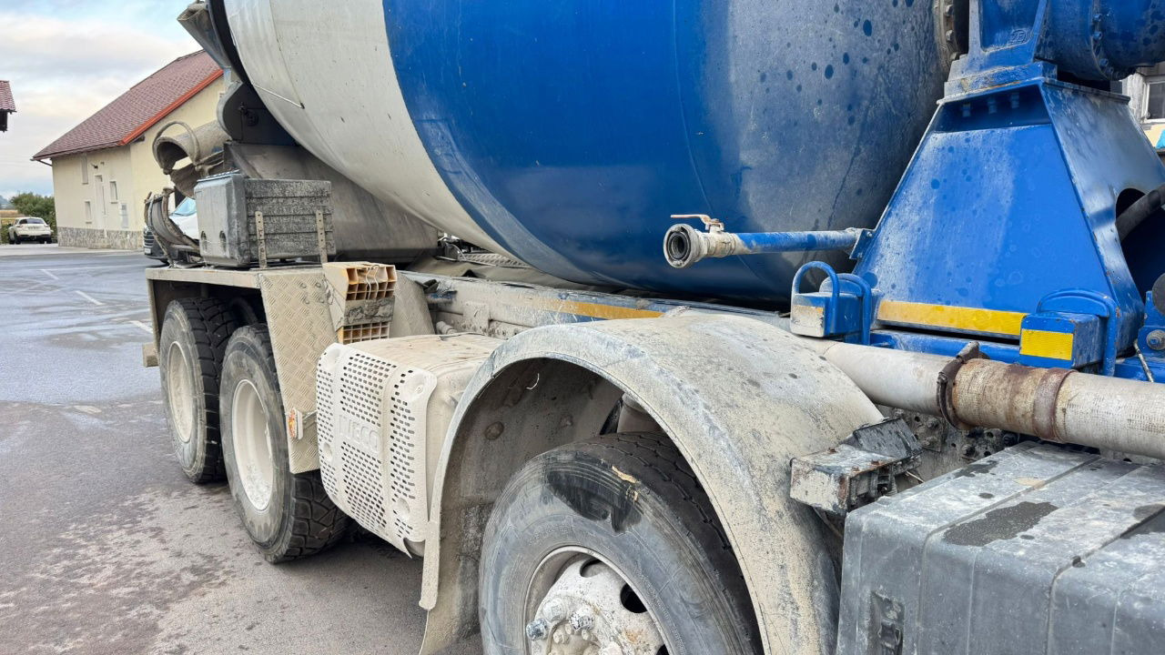 Iveco Trakker AD340TB45 8x4 mixer 10m3 - Камион миксер за бетон: слика 4 Iveco Trakker AD340TB45 8x4 mixer 10m3 - Камион миксер за бетон: слика 4