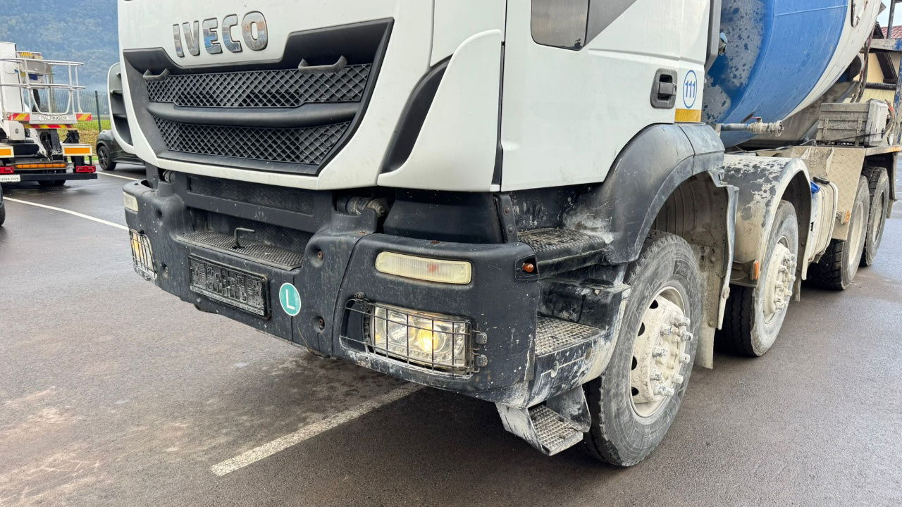 Iveco Trakker AD340TB45 8x4 mixer 10m3 - Камион миксер за бетон: слика 2 Iveco Trakker AD340TB45 8x4 mixer 10m3 - Камион миксер за бетон: слика 2