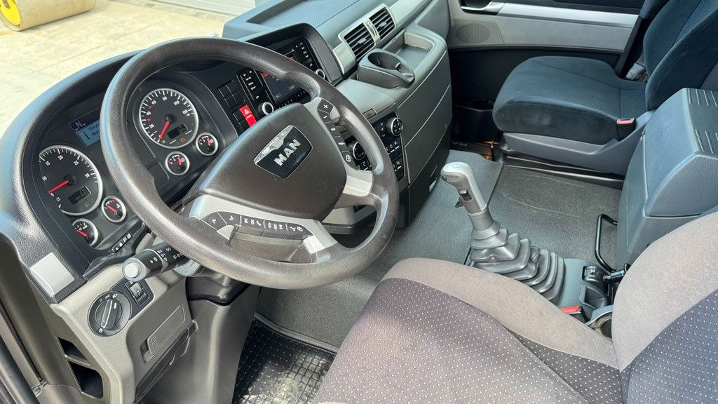 Камион влекач MAN TGS 18.480 4X4 tractor unit - tipper hydraulics: слика 19