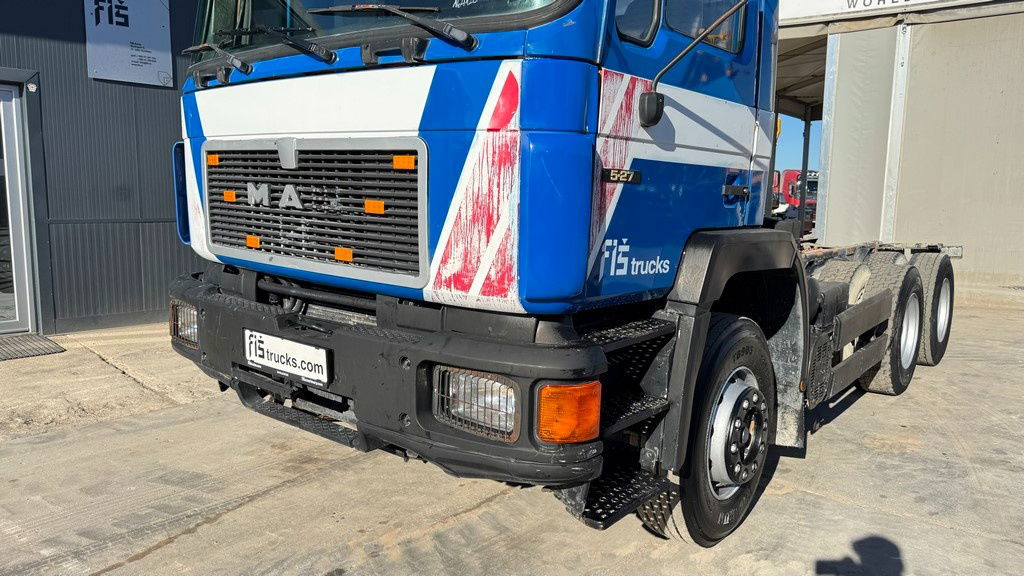MAN 25.272 6x4 chassis- complete spring - Камион со кабинска шасија: слика 2 MAN 25.272 6x4 chassis- complete spring - Камион со кабинска шасија: слика 2