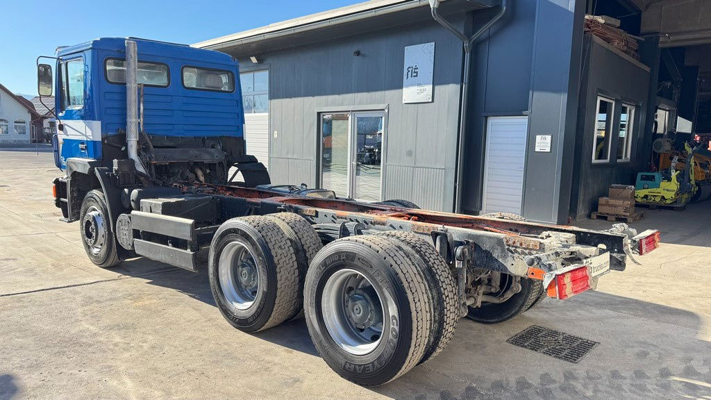 MAN 25.272 6x4 chassis- complete spring - Камион со кабинска шасија: слика 4 MAN 25.272 6x4 chassis- complete spring - Камион со кабинска шасија: слика 4