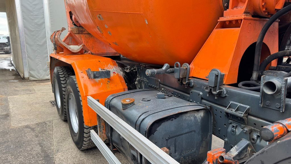 MAN 26.272 6x4 mixer - 7M3 - full spring - Камион миксер за бетон: слика 4 MAN 26.272 6x4 mixer - 7M3 - full spring - Камион миксер за бетон: слика 4