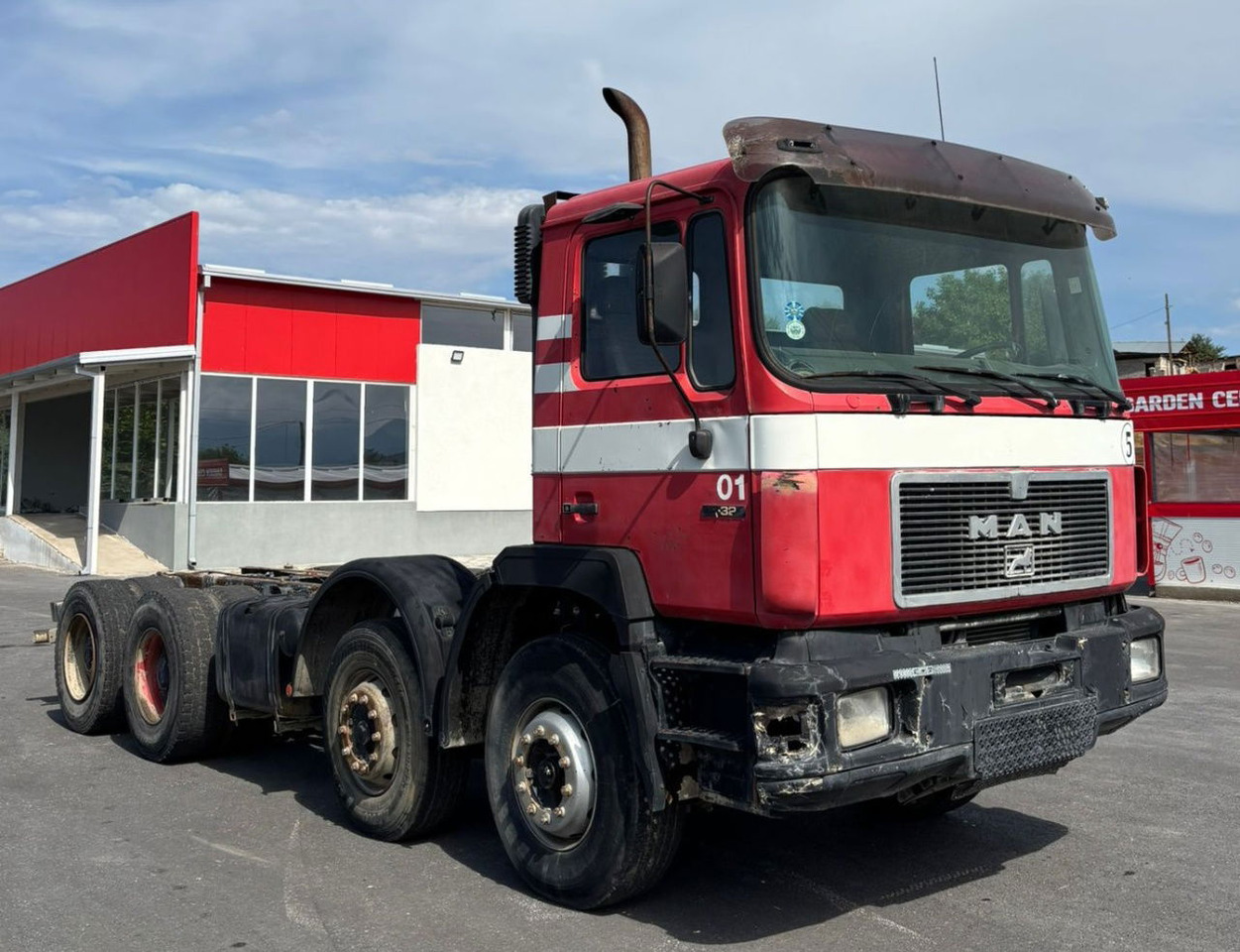 MAN 32.322 8x4 chassis - spring - Камион со кабинска шасија: слика 2 MAN 32.322 8x4 chassis - spring - Камион со кабинска шасија: слика 2