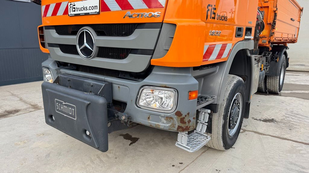 Mercedes-Benz Actros 1832 AK tipper 4x4 - crane Fassi 9.2M - remote control - Кипер: слика 2 Mercedes-Benz Actros 1832 AK tipper 4x4 - crane Fassi 9.2M - remote control - Кипер: слика 2