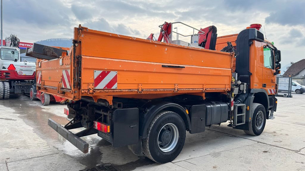 Mercedes-Benz Actros 1832 AK tipper 4x4 - crane Fassi 9.2M - remote control - Кипер: слика 5 Mercedes-Benz Actros 1832 AK tipper 4x4 - crane Fassi 9.2M - remote control - Кипер: слика 5