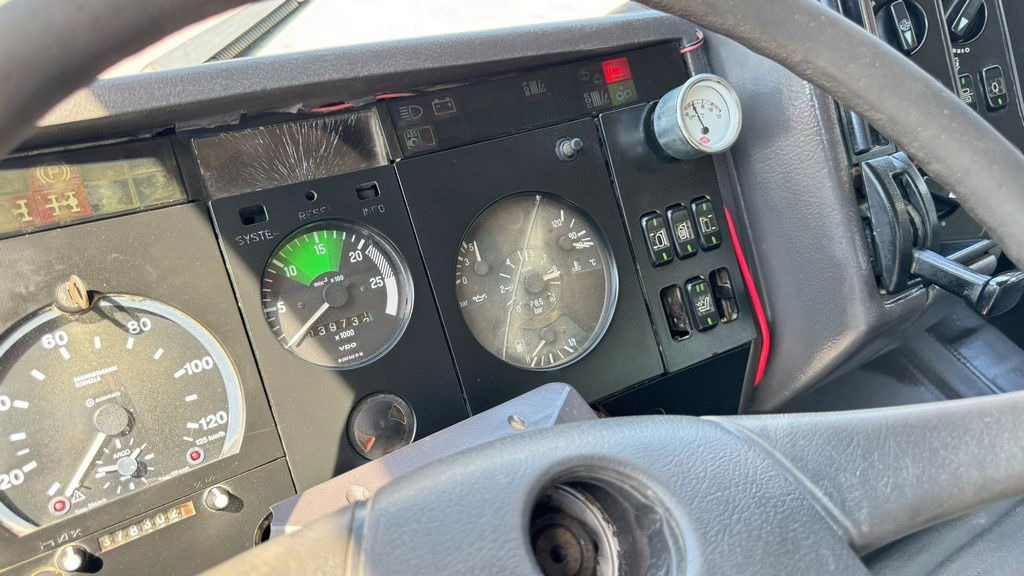 Лизинг на Mercedes-Benz SK 3235 8X4 tipper - V8 Mercedes-Benz SK 3235 8X4 tipper - V8: слика 29 Лизинг на Mercedes-Benz SK 3235 8X4 tipper - V8 Mercedes-Benz SK 3235 8X4 tipper - V8: слика 29