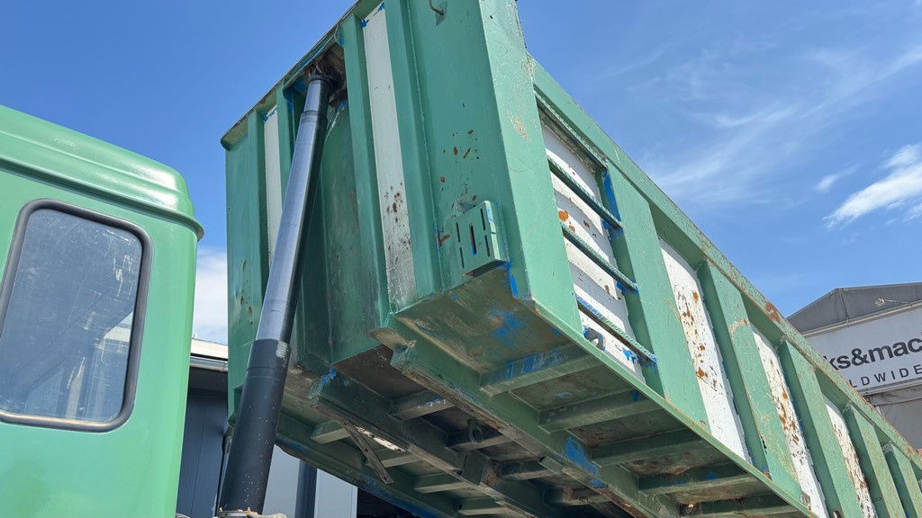 Лизинг на Mercedes-Benz SK 3235 8X4 tipper - V8 Mercedes-Benz SK 3235 8X4 tipper - V8: слика 8 Лизинг на Mercedes-Benz SK 3235 8X4 tipper - V8 Mercedes-Benz SK 3235 8X4 tipper - V8: слика 8