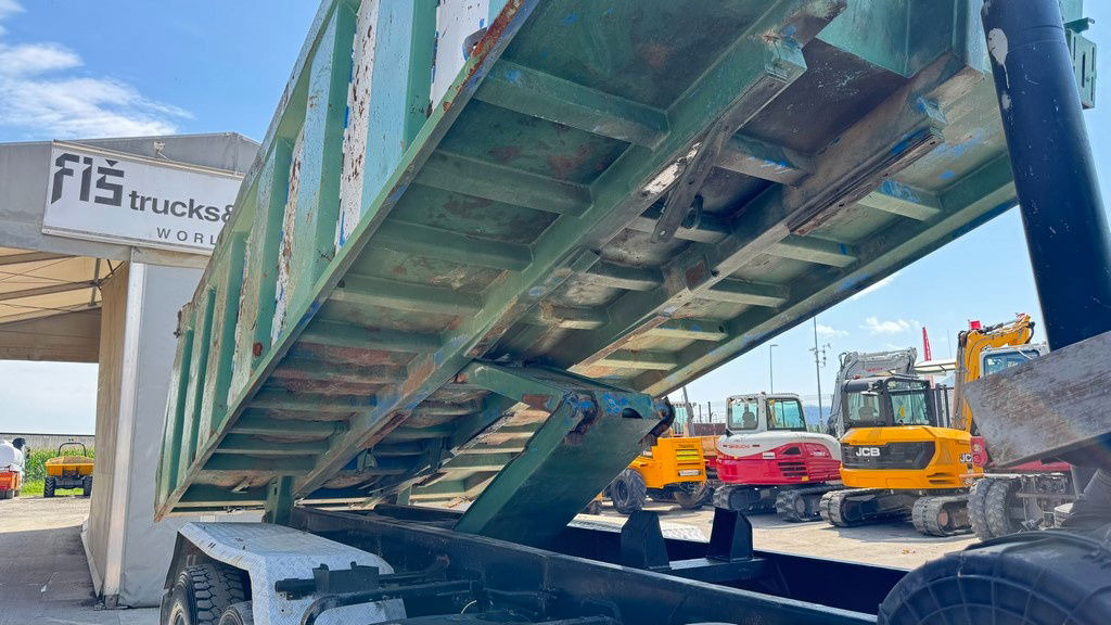 Лизинг на Mercedes-Benz SK 3235 8X4 tipper - V8 Mercedes-Benz SK 3235 8X4 tipper - V8: слика 10 Лизинг на Mercedes-Benz SK 3235 8X4 tipper - V8 Mercedes-Benz SK 3235 8X4 tipper - V8: слика 10