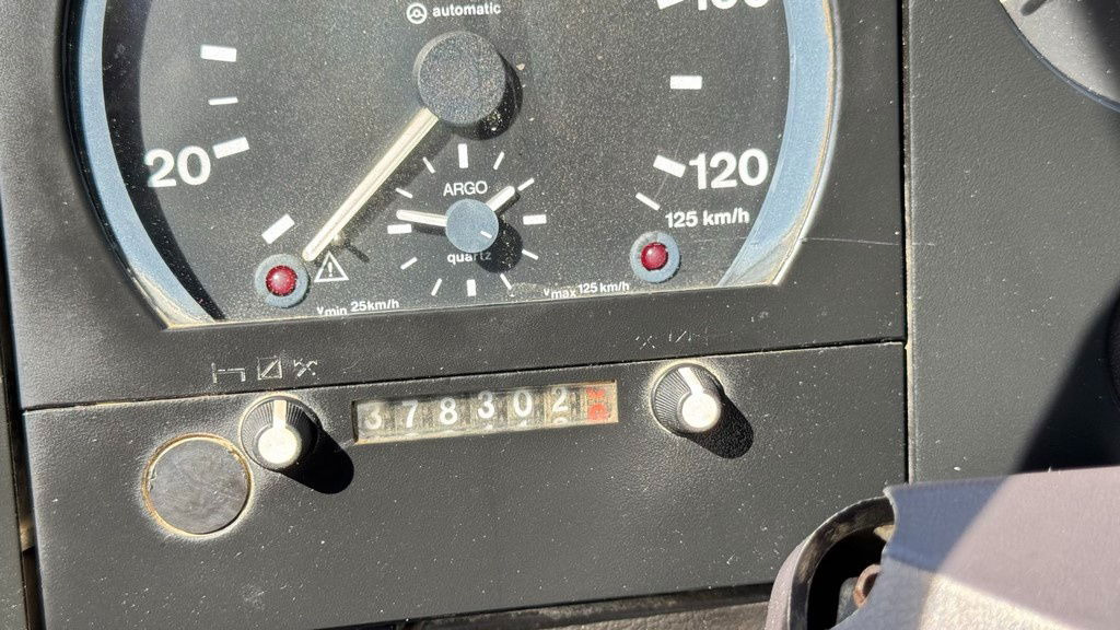 Лизинг на Mercedes-Benz SK 3235 8X4 tipper - V8 Mercedes-Benz SK 3235 8X4 tipper - V8: слика 27 Лизинг на Mercedes-Benz SK 3235 8X4 tipper - V8 Mercedes-Benz SK 3235 8X4 tipper - V8: слика 27