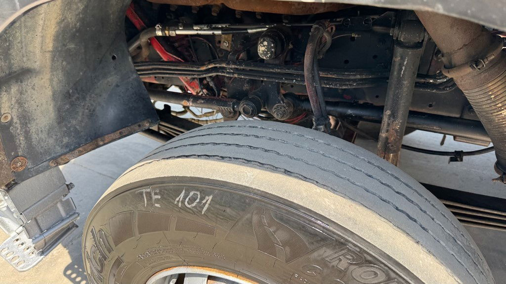 Лизинг на Mercedes-Benz SK 3235 8X4 tipper - V8 Mercedes-Benz SK 3235 8X4 tipper - V8: слика 13 Лизинг на Mercedes-Benz SK 3235 8X4 tipper - V8 Mercedes-Benz SK 3235 8X4 tipper - V8: слика 13